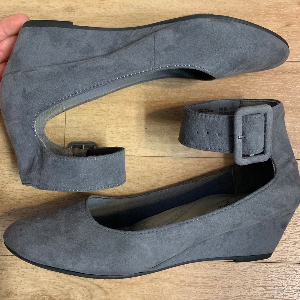 Dexflex Comfort Grey Wedge with Strap - Size 8 1/2